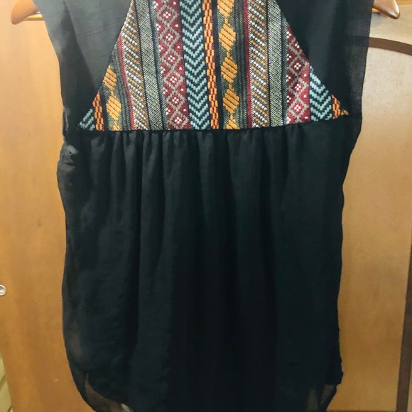 Daniel Rainn Embroidered Blouse - Picture 4 of 4